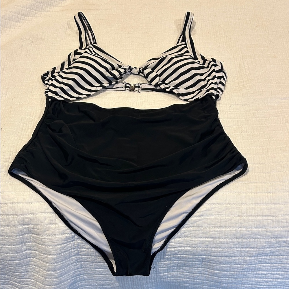 CUPSHE Striped Bust Black One-Piece Swimsuit